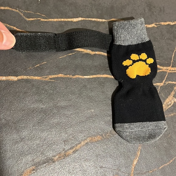 SCIROKKO 2 Pairs Anti-Slip Dog Socks with Golden Paw Pattern - Medium - Picture 4 of 8